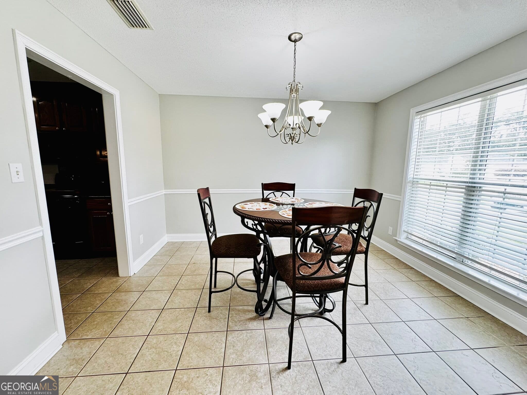 4 bedroom, 2 bathroom single family residence under contract at 4159 Conway Circle, Valdosta, GA 31605 — photo 5