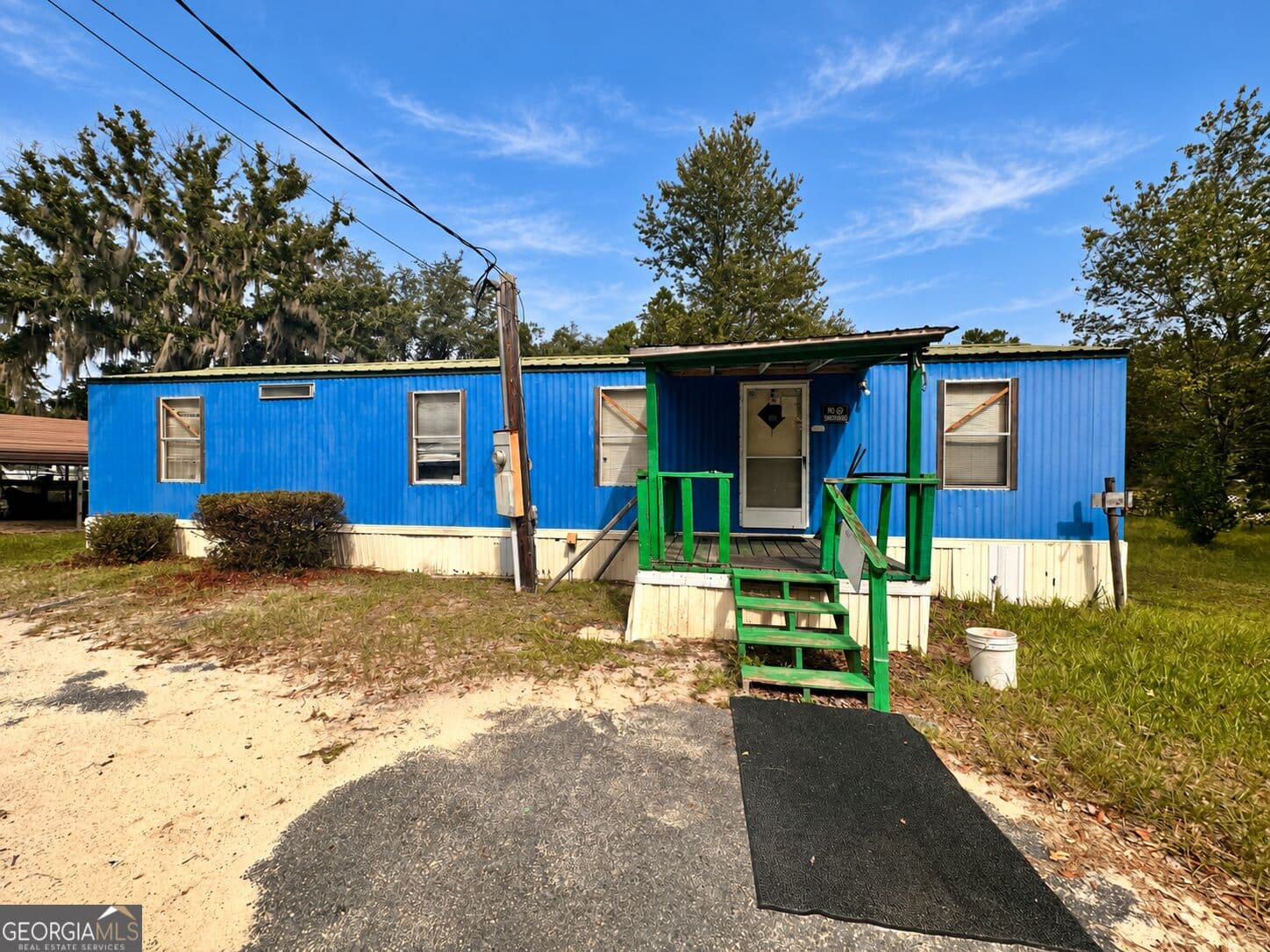 2 bedroom, 1 bathroom, 728 sq ft single family residence for sale at 6979 Oak Ridge Circle, Blackshear, GA 31516