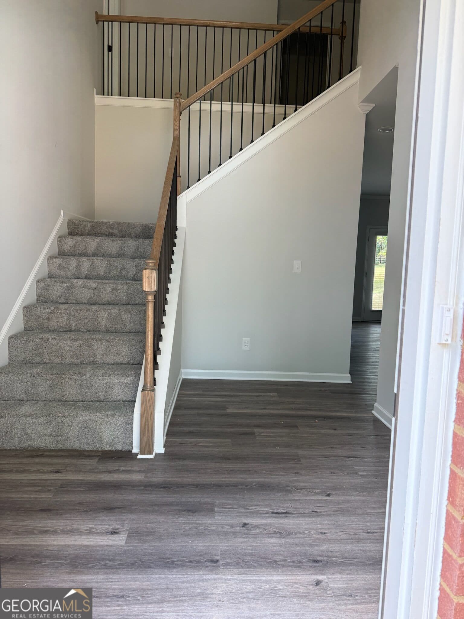 4 bedroom, 3.5 bathroom, 2,582 sq ft townhouse for sale at 120 Hampton Way, Macon, GA 31220 — photo 2