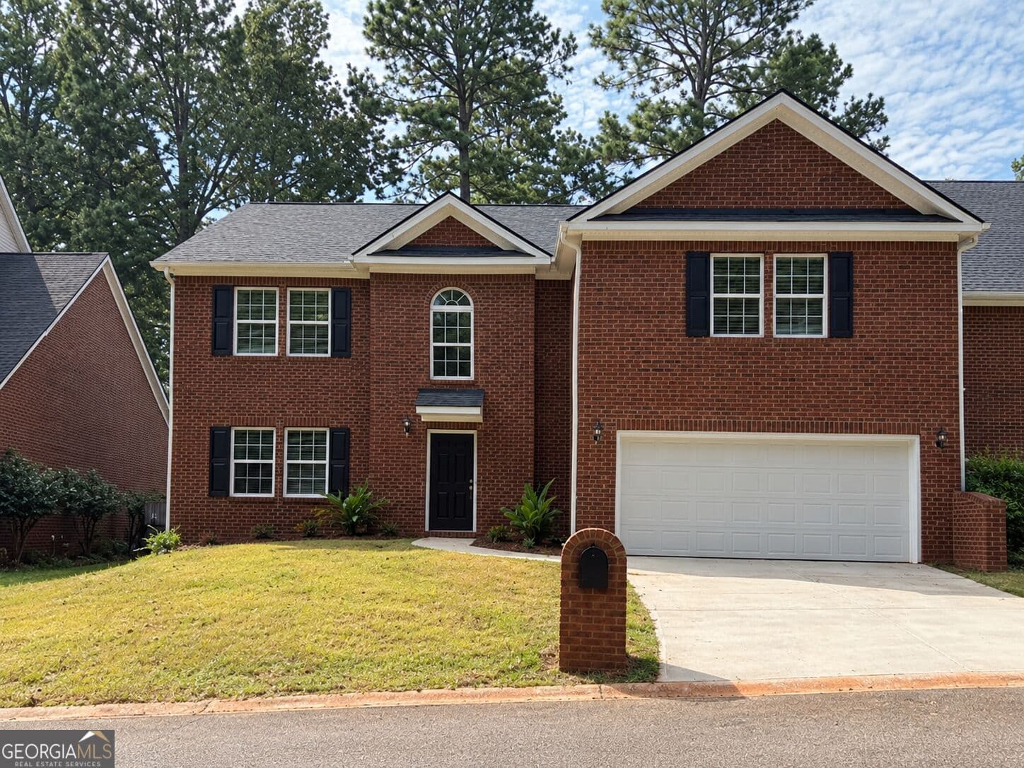 4 bedroom, 3.5 bathroom, 2,582 sq ft townhouse for sale at 120 Hampton Way, Macon, GA 31220