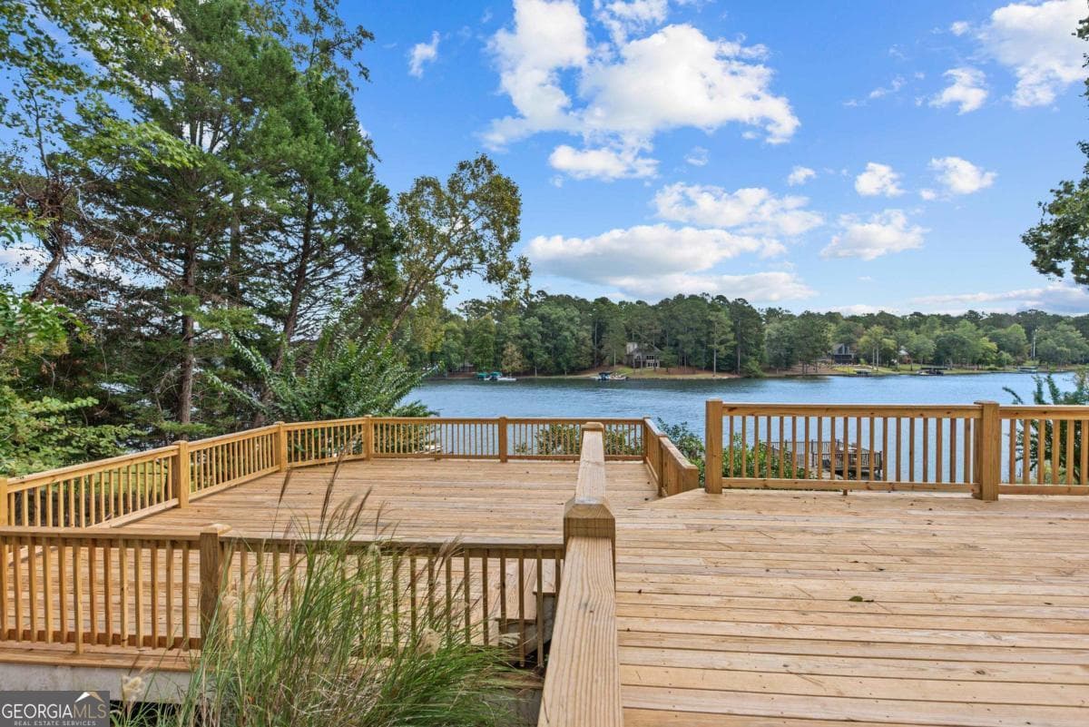 6 bedroom, 4.5 bathroom, 6,120 sq ft single family residence for sale at 1651 Lighthouse Circle, Greensboro, GA 30642 — photo 7