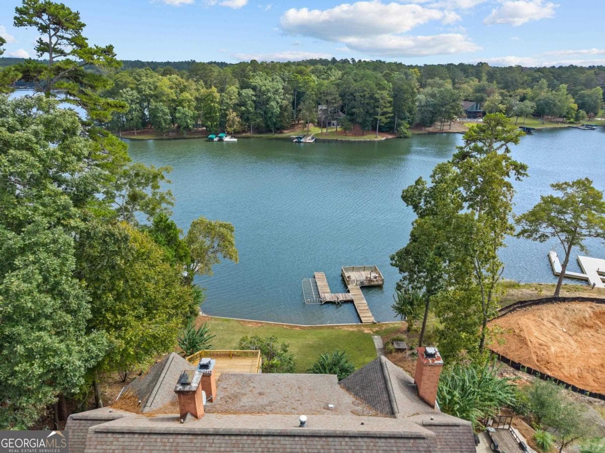 6 bedroom, 4.5 bathroom, 6,120 sq ft single family residence for sale at 1651 Lighthouse Circle, Greensboro, GA 30642 — photo 10