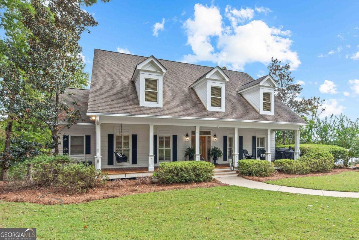 6 bedroom, 4.5 bathroom, 6,120 sq ft single family residence for sale at 1651 Lighthouse Circle, Greensboro, GA 30642 — photo 4