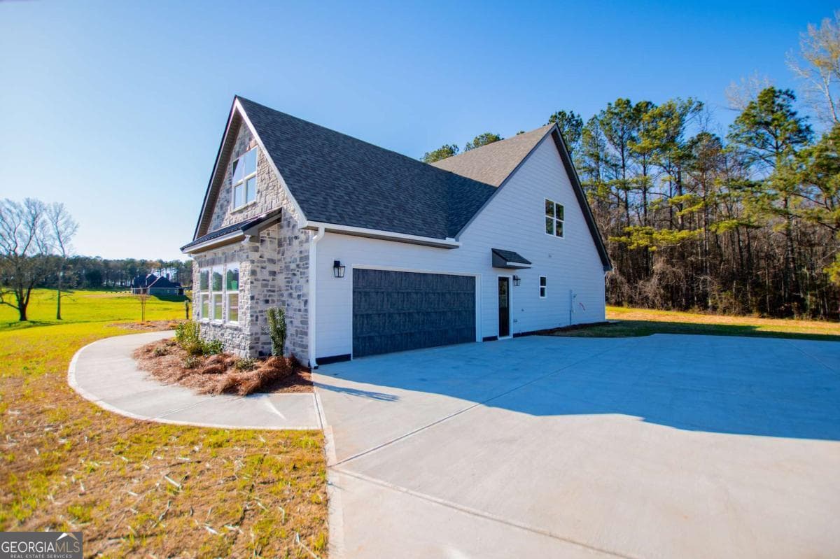 5 bedroom, 4 bathroom, 3,859 sq ft single family residence for sale at 103 Red Oak Lane, Carrollton, GA 30116 — photo 3