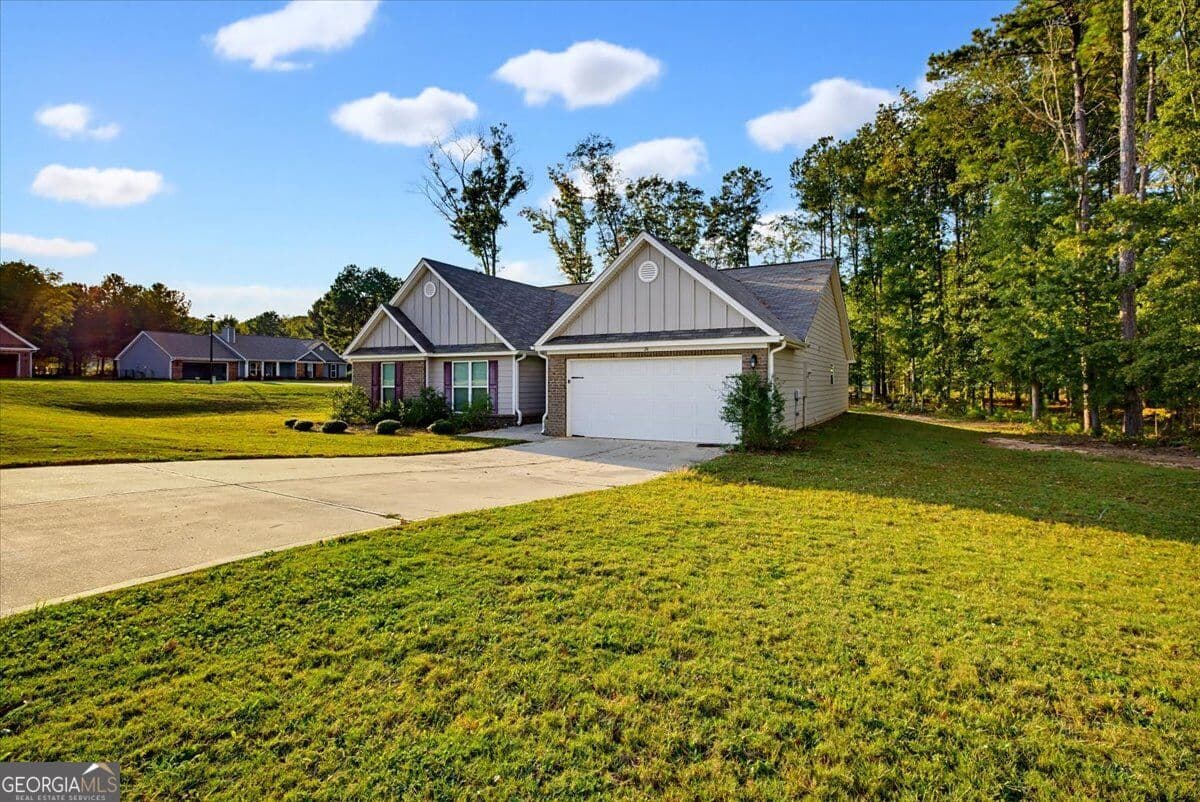 4 bedroom, 2.5 bathroom, 2,308 sq ft single family residence for sale at 24 Windrow Trail, Statham, GA 30666 — photo 2