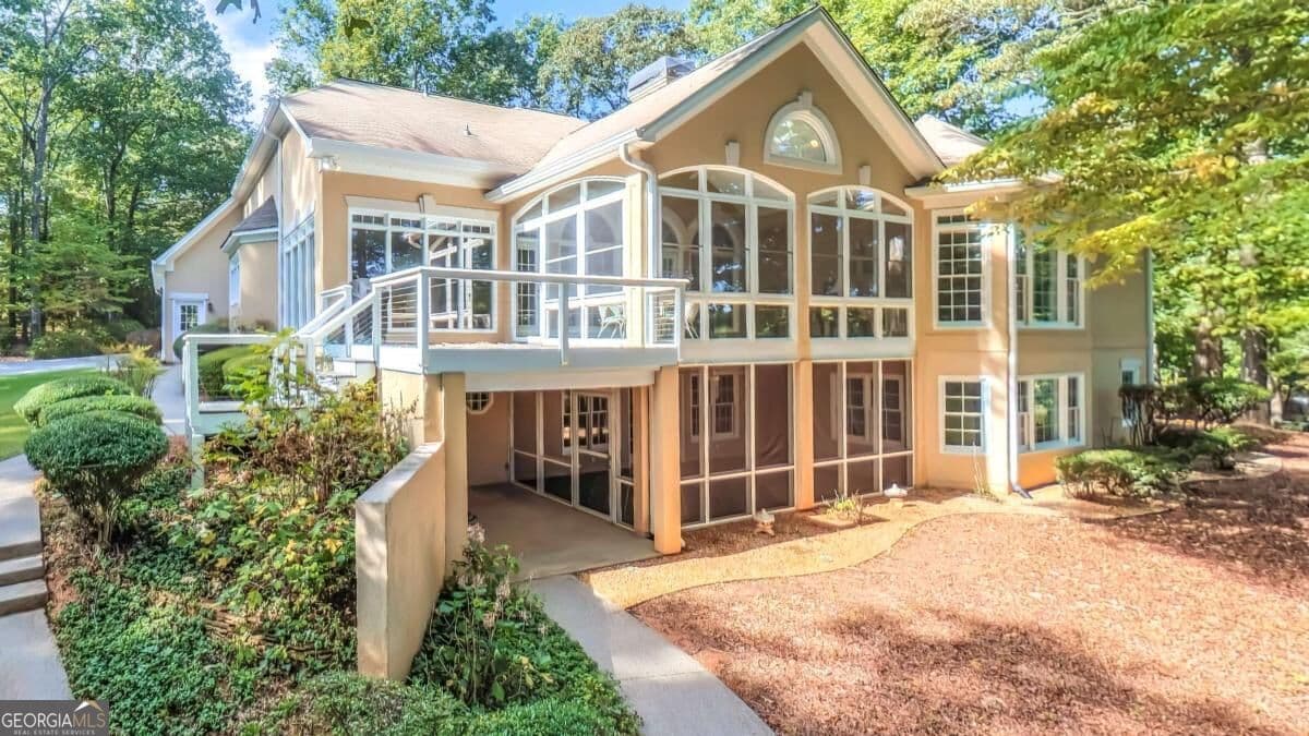 4 bedroom, 4.5 bathroom, 5,293 sq ft single family residence for sale at 320 Laurel Lakes Drive, Carrollton, GA 30116 — photo 6