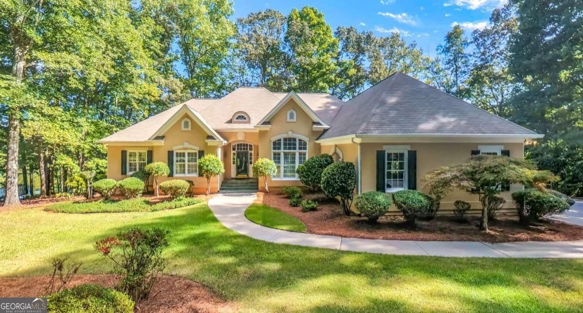 4 bedroom, 4.5 bathroom, 5,293 sq ft single family residence for sale at 320 Laurel Lakes Drive, Carrollton, GA 30116 — photo 3