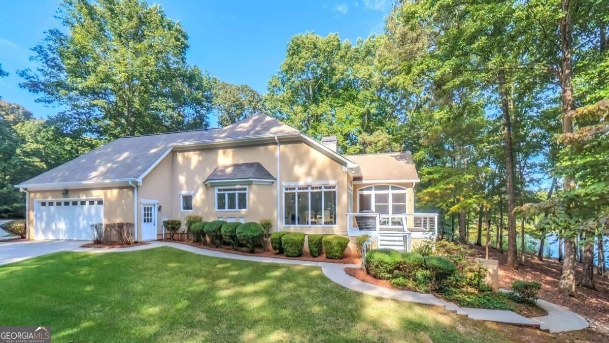 4 bedroom, 4.5 bathroom, 5,293 sq ft single family residence for sale at 320 Laurel Lakes Drive, Carrollton, GA 30116 — photo 4