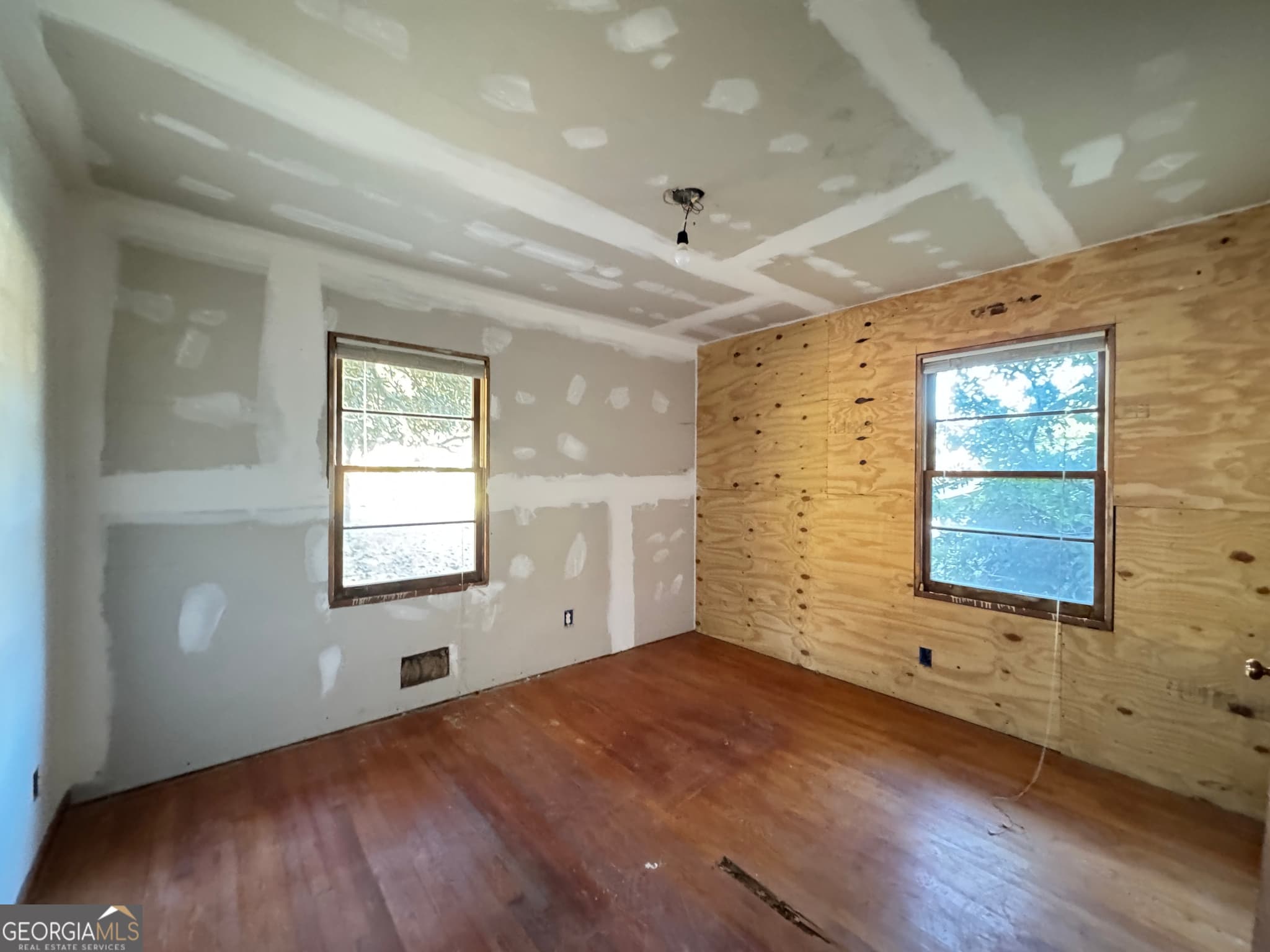 3 bedroom, 1 bathroom, 1,640 sq ft single family residence for sale at 3598 Ingledale Drive, Atlanta, GA 30331 — photo 6