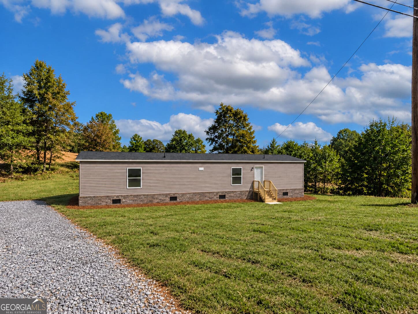 2 bedroom, 2 bathroom, 980 sq ft manufactured home,single family residence for sale at 6050 Gumlog Road, Martin, GA 30557