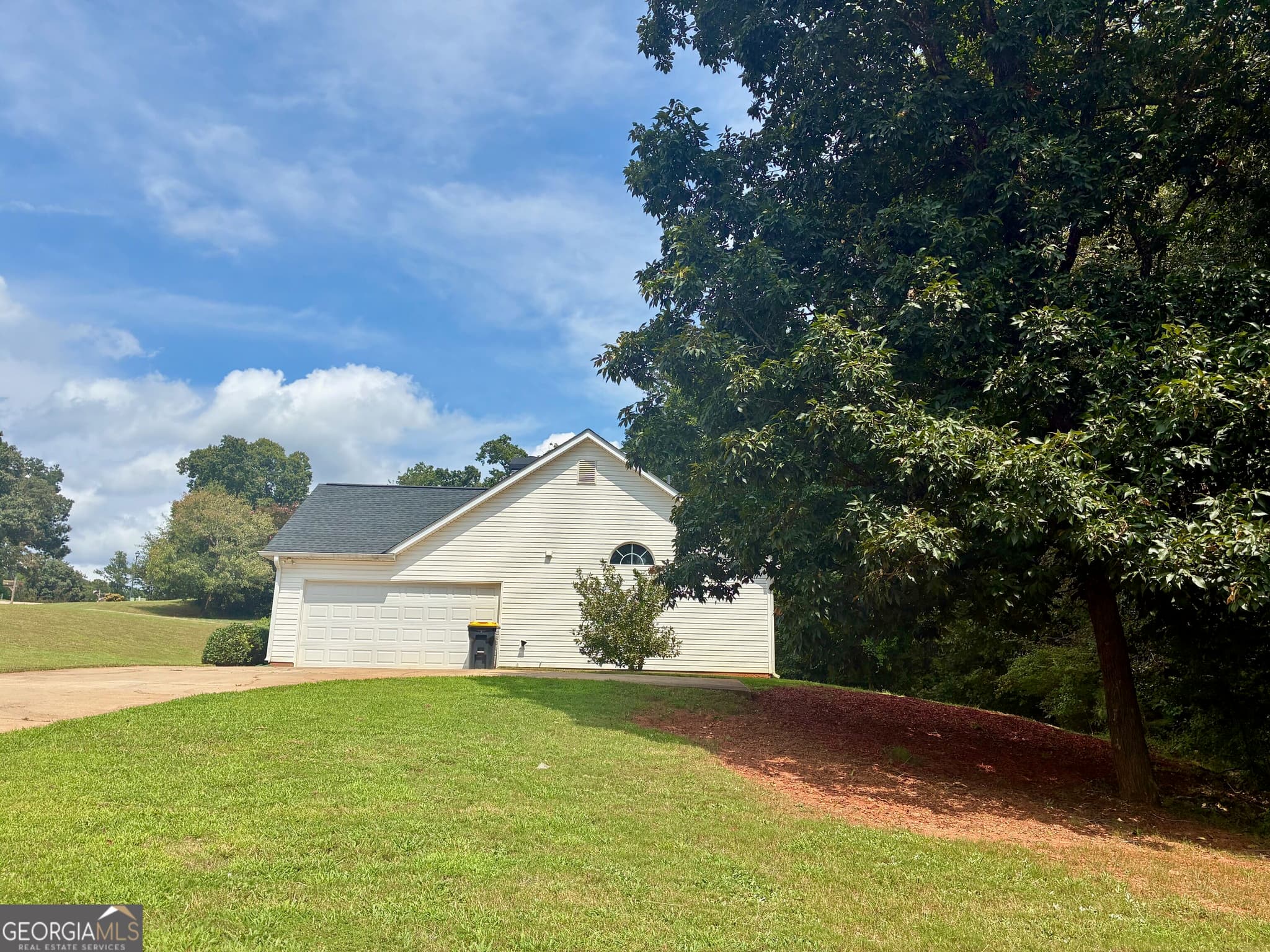 3 bedroom, 2 bathroom, 1,507 sq ft single family residence for sale at 180 Hidden Brook Trail, Newnan, GA 30265 — photo 2