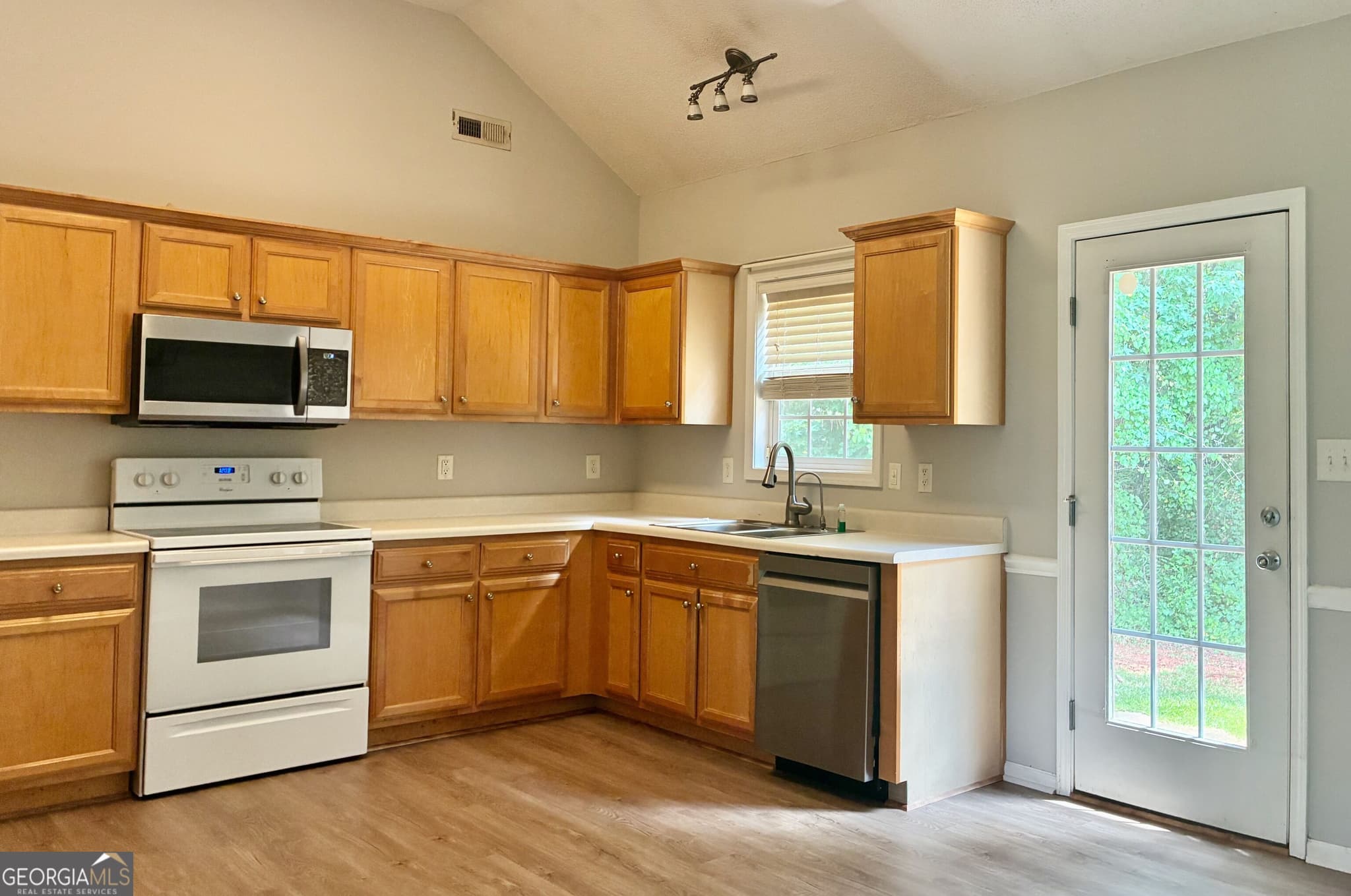 3 bedroom, 2 bathroom, 1,507 sq ft single family residence for sale at 180 Hidden Brook Trail, Newnan, GA 30265 — photo 6