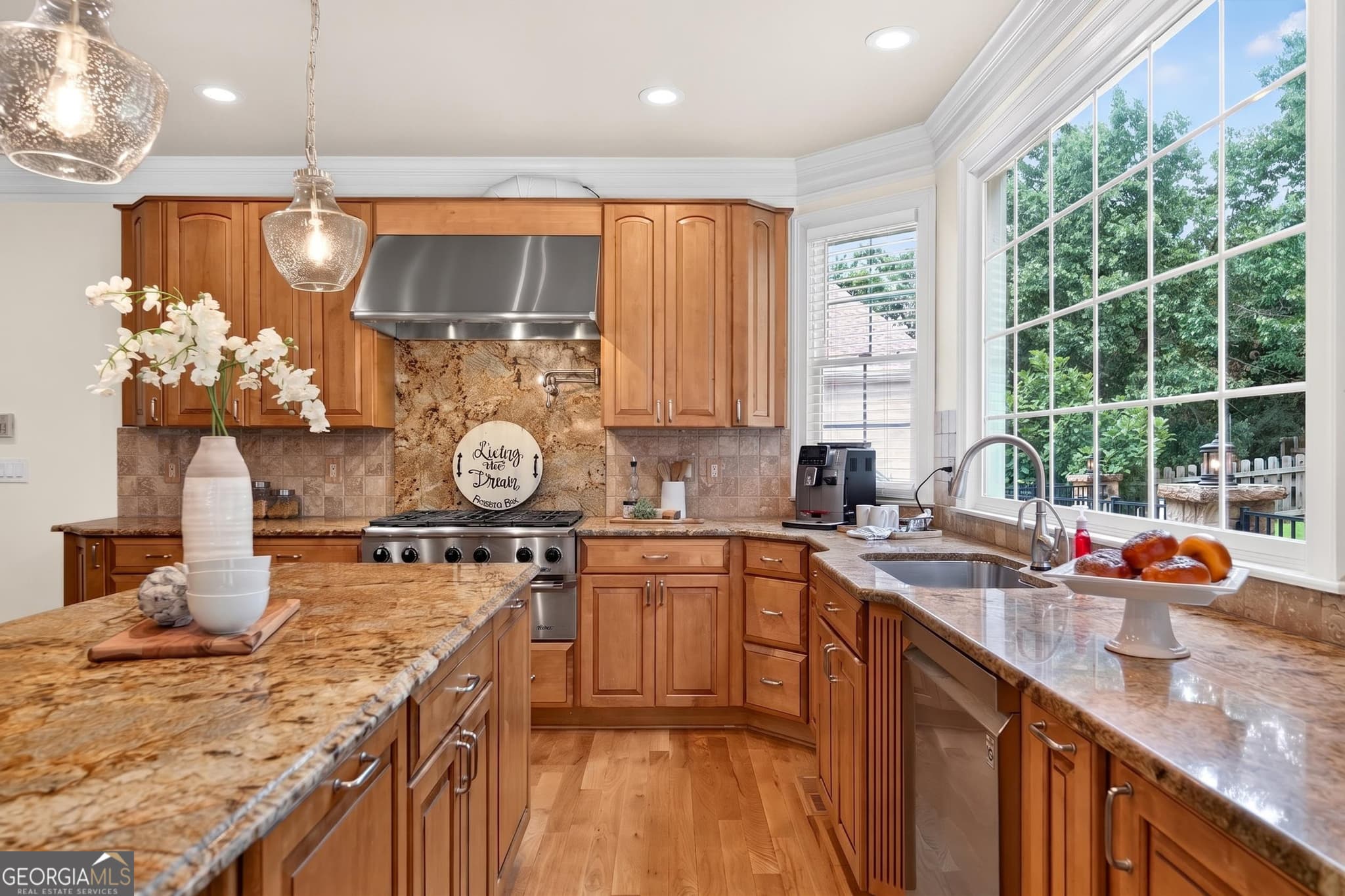 6 bedroom, 4.5 bathroom, 4,800 sq ft single family residence for sale at 5490 Hampstead Way, Johns Creek, GA 30097 — photo 9