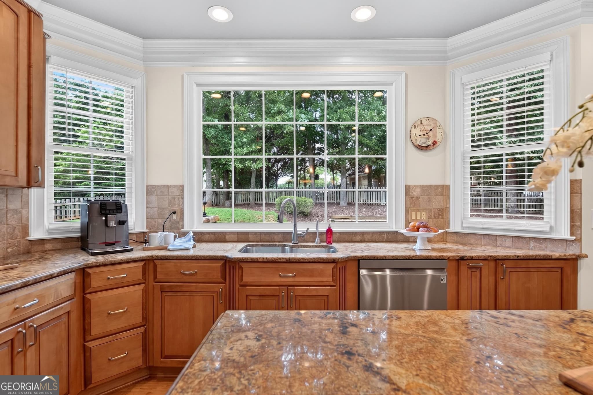 6 bedroom, 4.5 bathroom, 4,800 sq ft single family residence for sale at 5490 Hampstead Way, Johns Creek, GA 30097 — photo 8