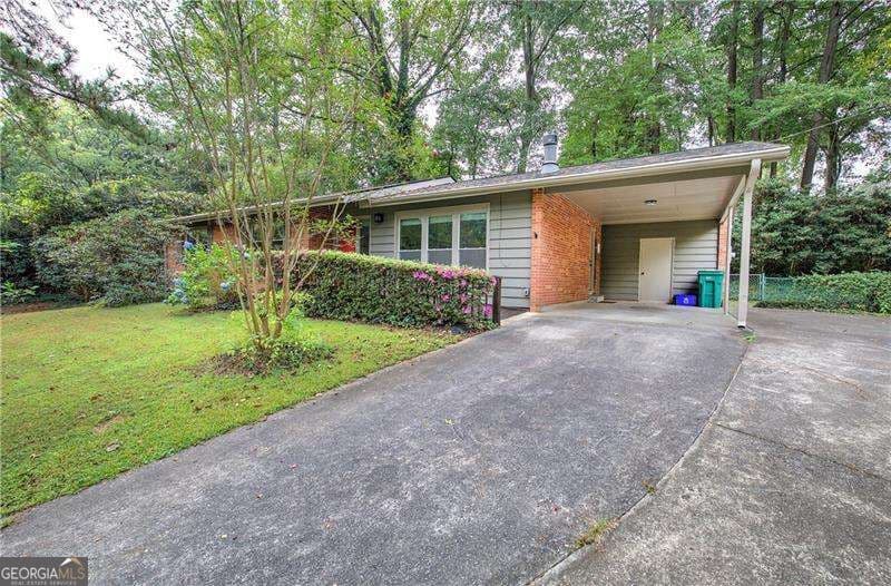 3 bedroom, 2 bathroom, 1,445 sq ft single family residence for rent at 1990 Glenroy Place, Smyrna, GA 30080 for $2,600 a month — photo 2