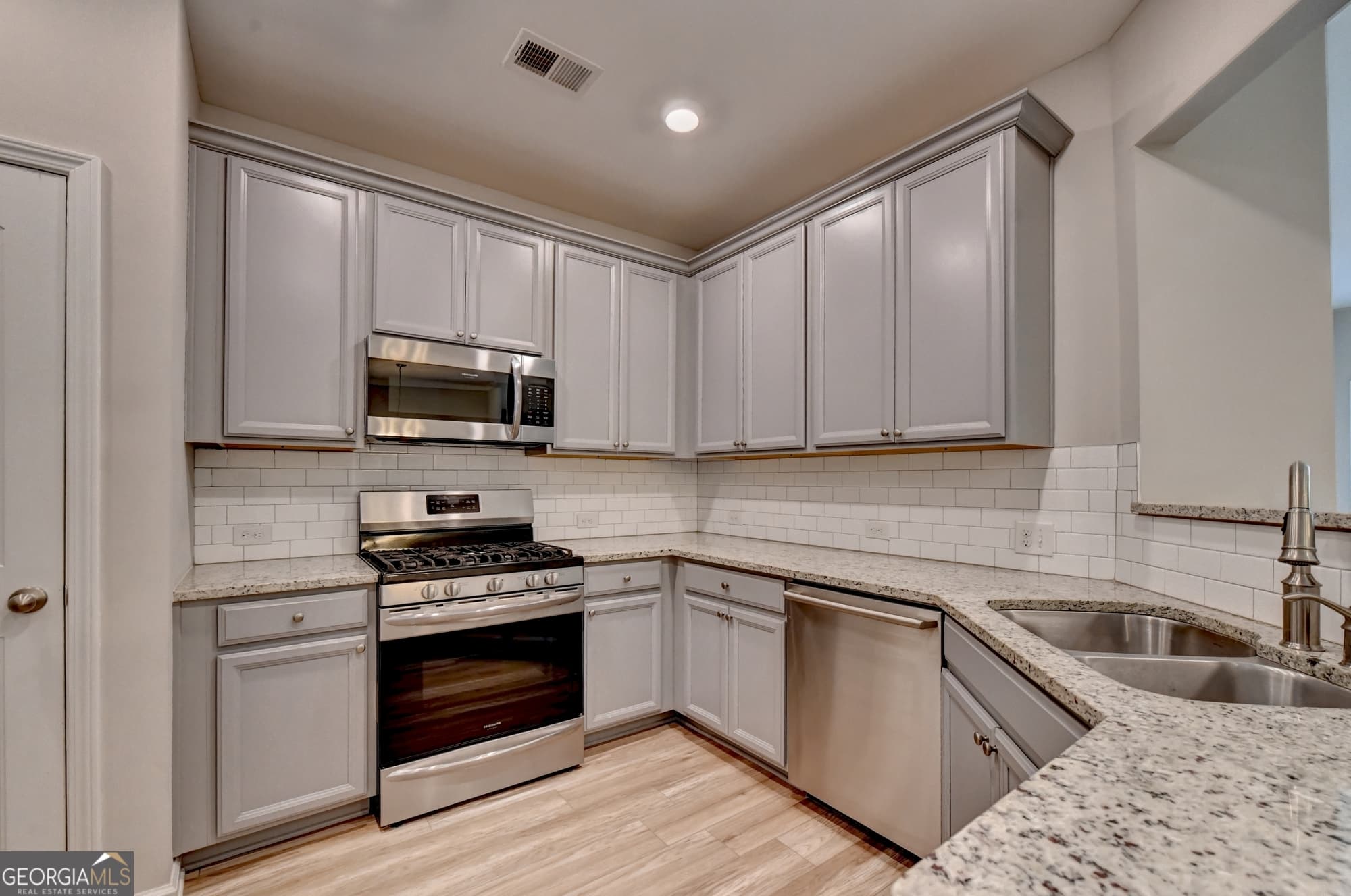 4 bedroom, 3.5 bathroom, 2,760 sq ft townhouse for sale at 1246 Foxcroft Lane, Cumming, GA 30041 — photo 7