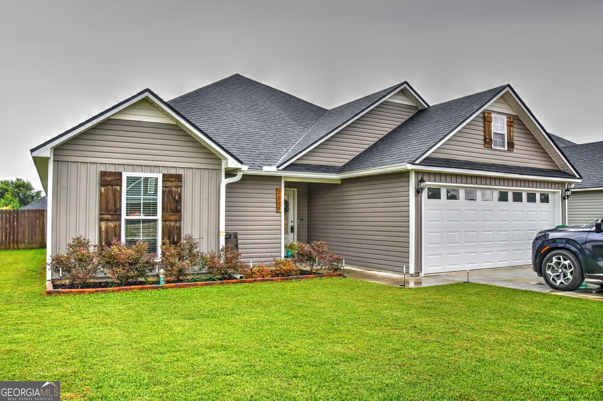 4 bedroom, 2 bathroom, 1,892 sq ft single family residence for sale at 2039 Meadow Cove Drive, Valdosta, GA 31605 — photo 2