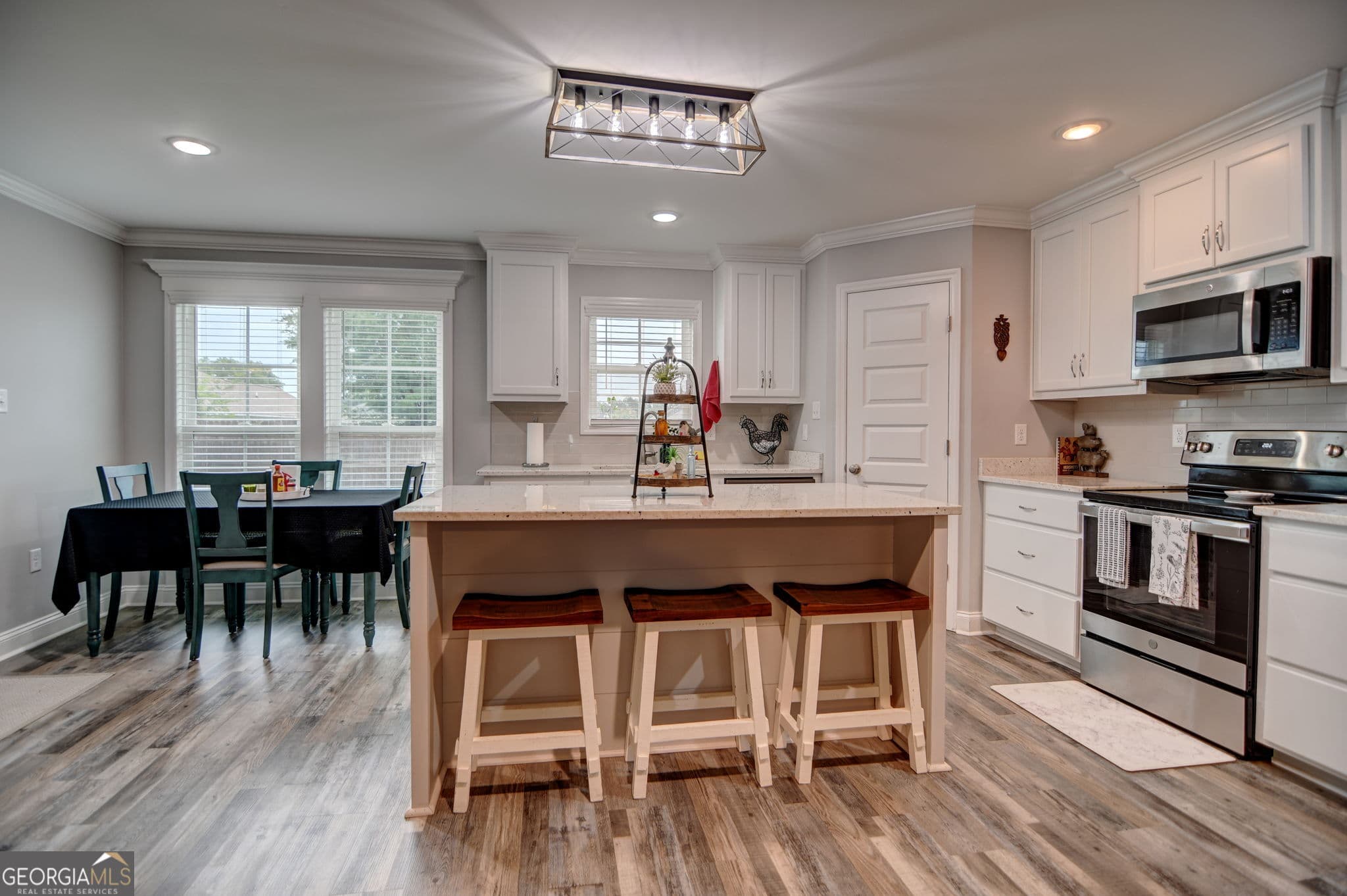 4 bedroom, 2 bathroom, 1,892 sq ft single family residence for sale at 2039 Meadow Cove Drive, Valdosta, GA 31605 — photo 7