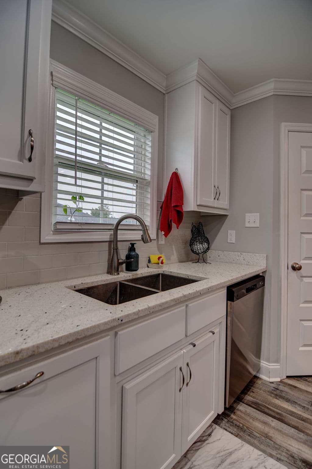 4 bedroom, 2 bathroom, 1,892 sq ft single family residence for sale at 2039 Meadow Cove Drive, Valdosta, GA 31605 — photo 10