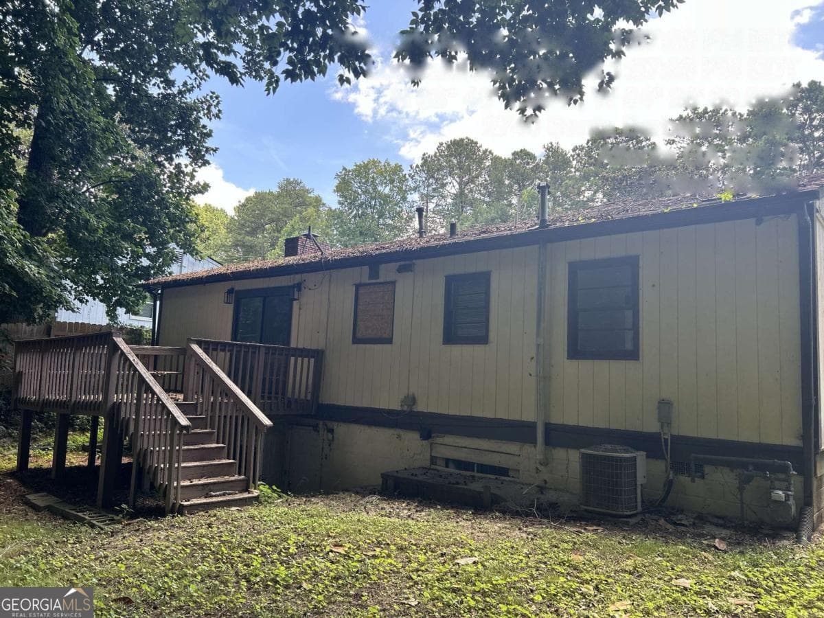 3 bedroom, 2 bathroom, 1,100 sq ft single family residence for sale at 2740 Santa Barbara Drive, Atlanta, GA 30318 — photo 3