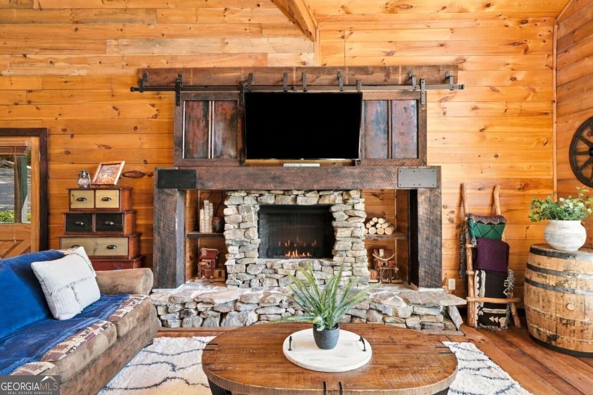 4 bedroom, 3 bathroom, 2,514 sq ft cabin,single family residence for sale at 221 Foxfire Road 21, Blue Ridge, GA 30513 — photo 6