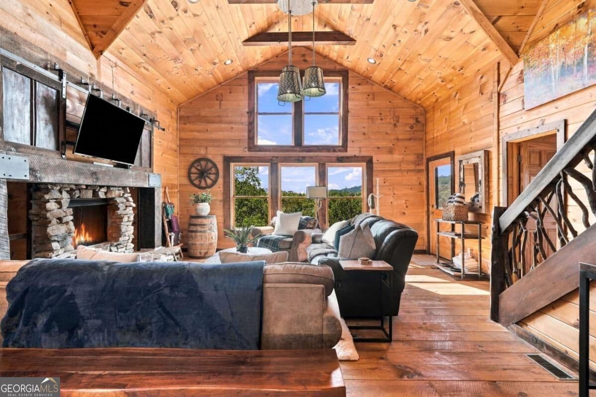 4 bedroom, 3 bathroom, 2,514 sq ft cabin,single family residence for sale at 221 Foxfire Road 21, Blue Ridge, GA 30513 — photo 7
