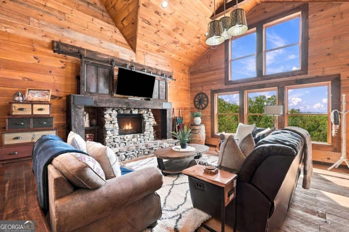 4 bedroom, 3 bathroom, 2,514 sq ft cabin,single family residence for sale at 221 Foxfire Road 21, Blue Ridge, GA 30513 — photo 5