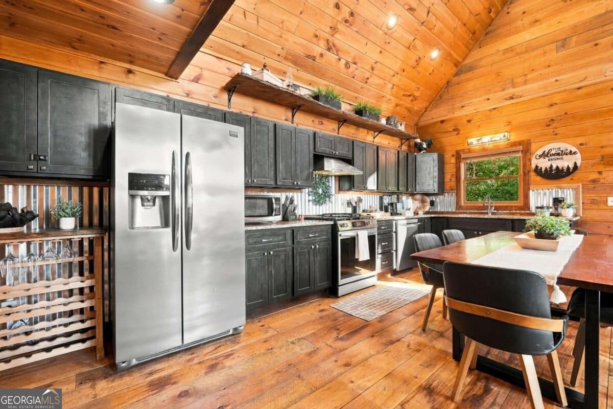 4 bedroom, 3 bathroom, 2,514 sq ft cabin,single family residence for sale at 221 Foxfire Road 21, Blue Ridge, GA 30513 — photo 10