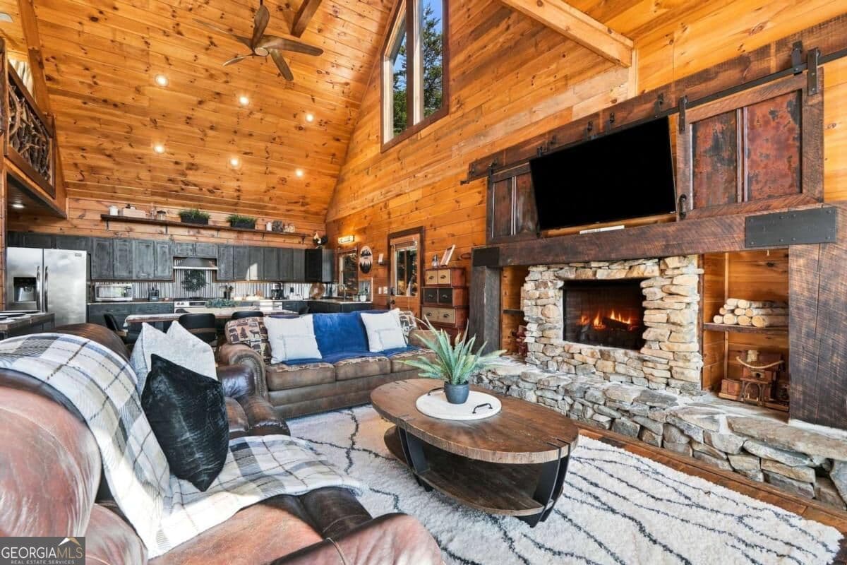 4 bedroom, 3 bathroom, 2,514 sq ft cabin,single family residence for sale at 221 Foxfire Road 21, Blue Ridge, GA 30513 — photo 4