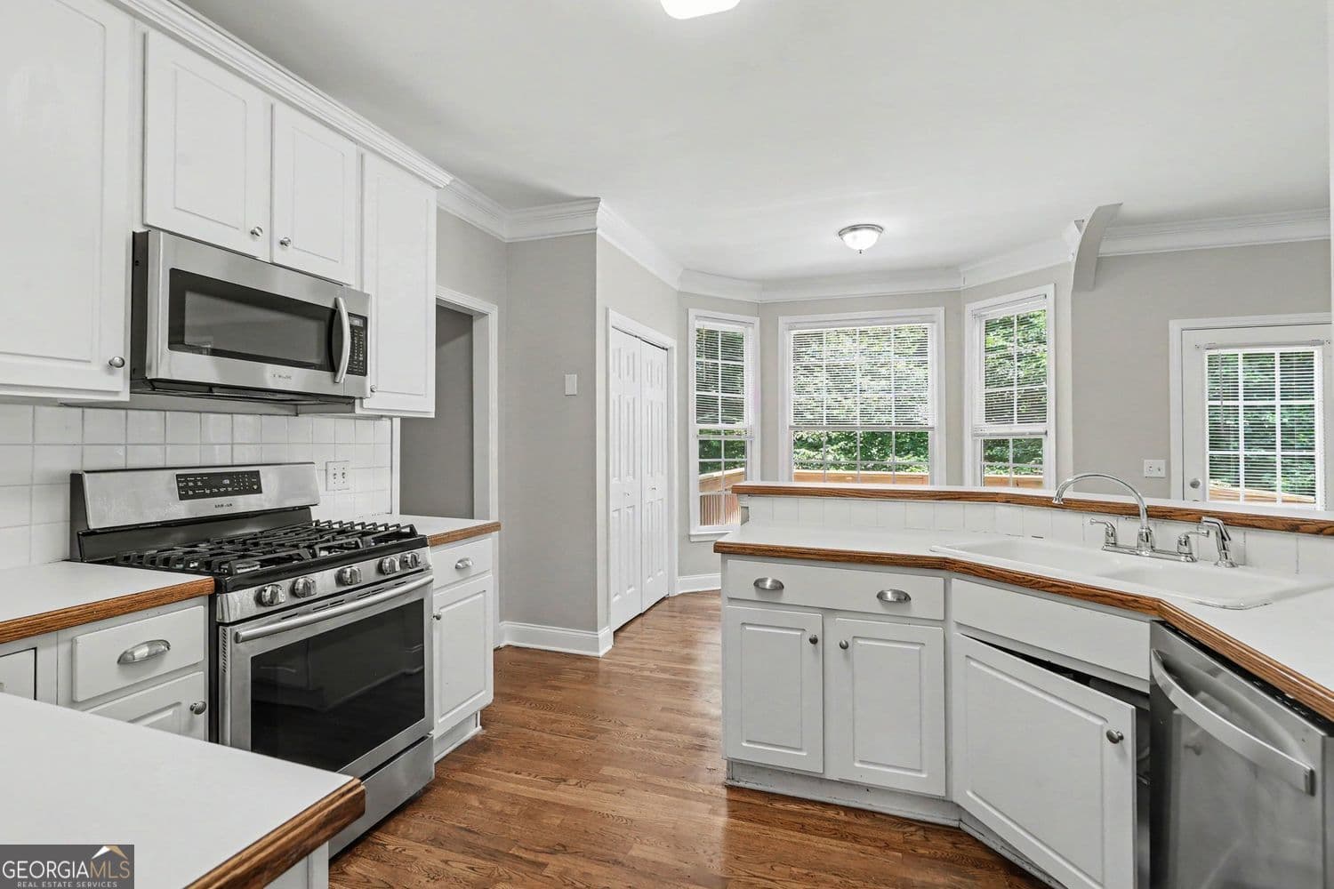 5 bedroom, 3 bathroom, 2,659 sq ft single family residence for sale at 5014 Lake Hollow, Douglasville, GA 30135 — photo 6