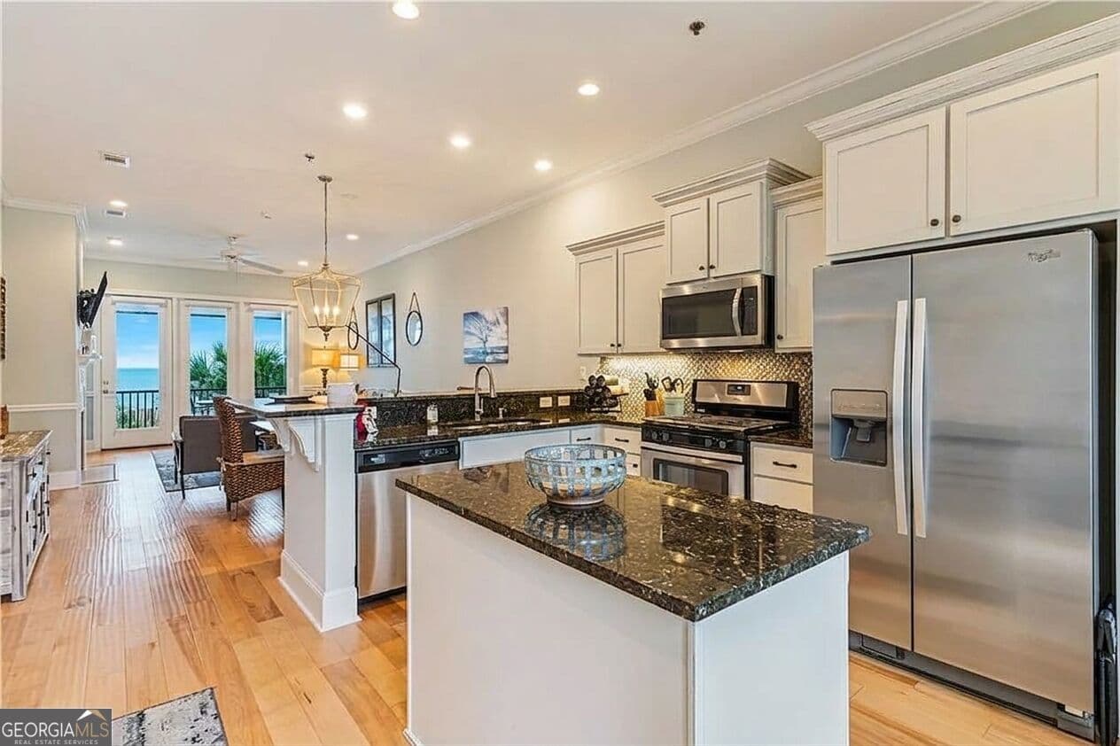 3 bedroom, 3.5 bathroom, 1,832 sq ft townhouse for sale at 172 Turtle Track Lane, Jekyll Island, GA 31527 — photo 6