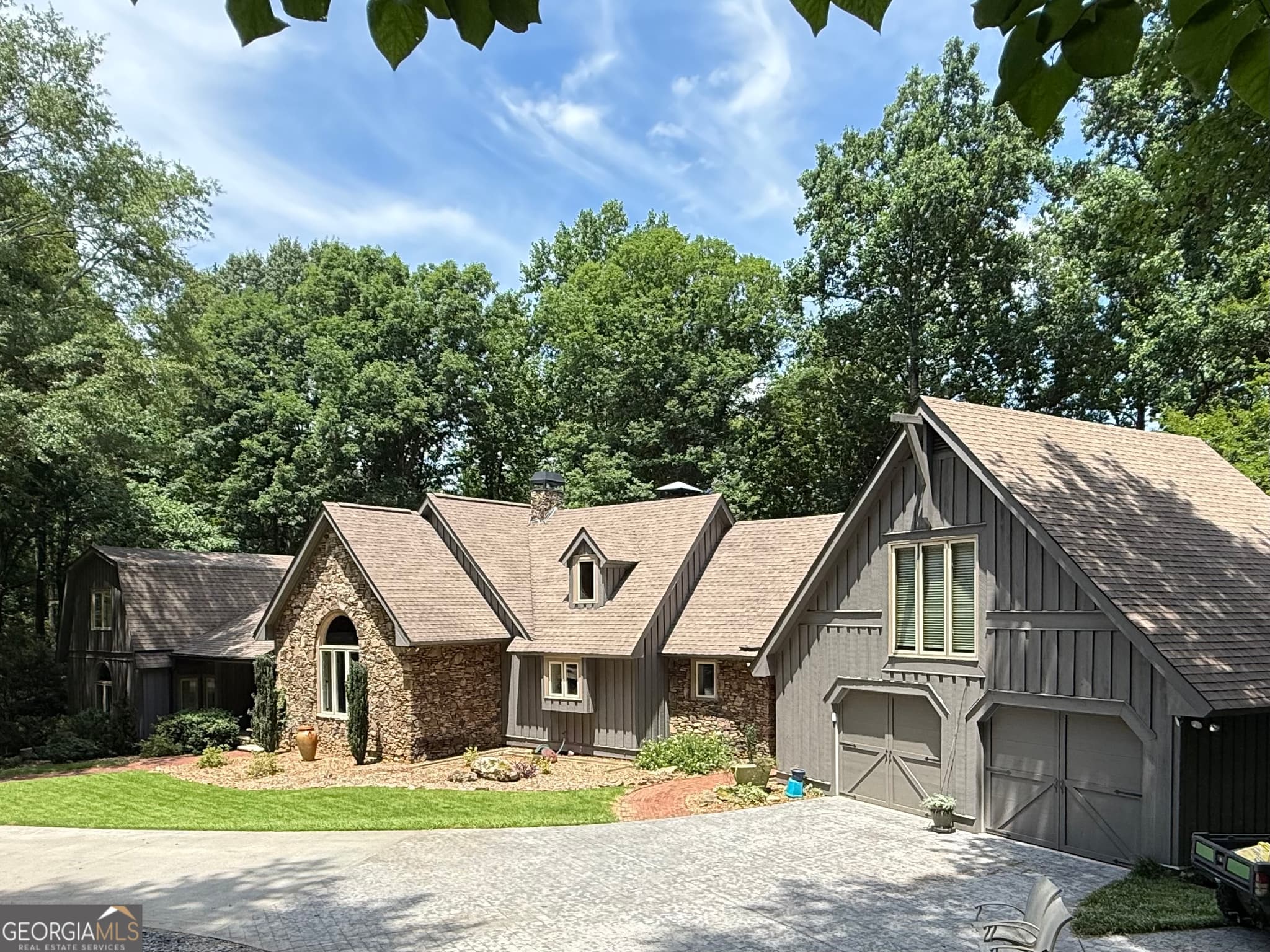 4 bedroom, 3.5 bathroom, 3,909 sq ft farm for sale at 336 Tanglewood Drive, Canton, GA 30115 — photo 2