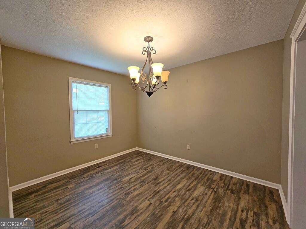 3 bedroom, 2 bathroom, 1,842 sq ft single family residence under contract at 3860 Camellia Drive, Valdosta, GA 31605 — photo 6