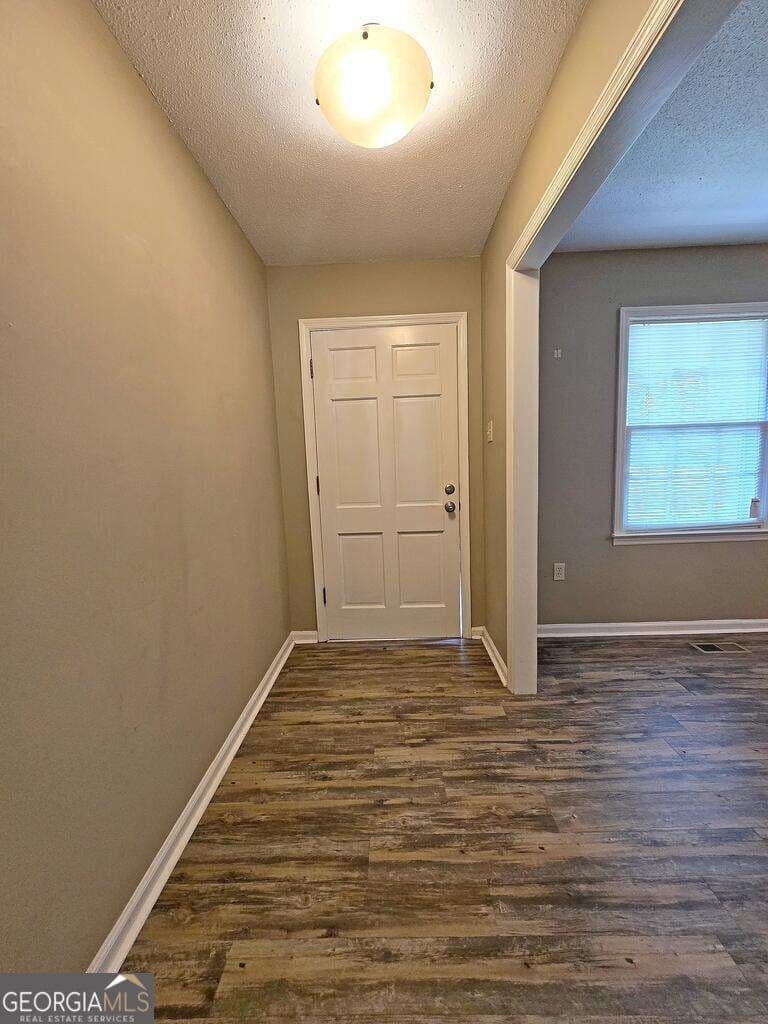 3 bedroom, 2 bathroom, 1,842 sq ft single family residence under contract at 3860 Camellia Drive, Valdosta, GA 31605 — photo 3