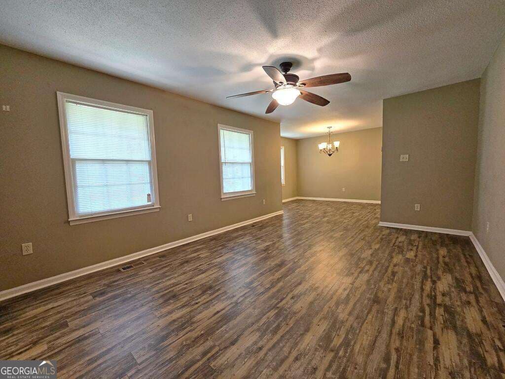 3 bedroom, 2 bathroom, 1,842 sq ft single family residence under contract at 3860 Camellia Drive, Valdosta, GA 31605 — photo 5