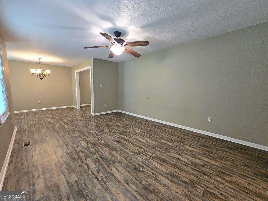 3 bedroom, 2 bathroom, 1,842 sq ft single family residence under contract at 3860 Camellia Drive, Valdosta, GA 31605 — photo 4
