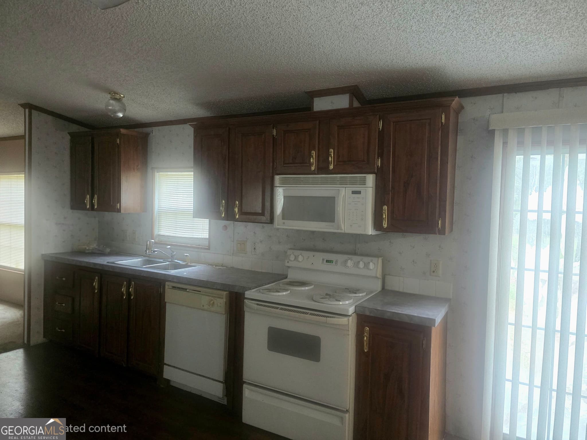 4 bedroom, 2 bathroom, 2,560 sq ft manufactured home,single family residence for sale at 1737 Brook Run Drive, Register, GA 30452 — photo 4