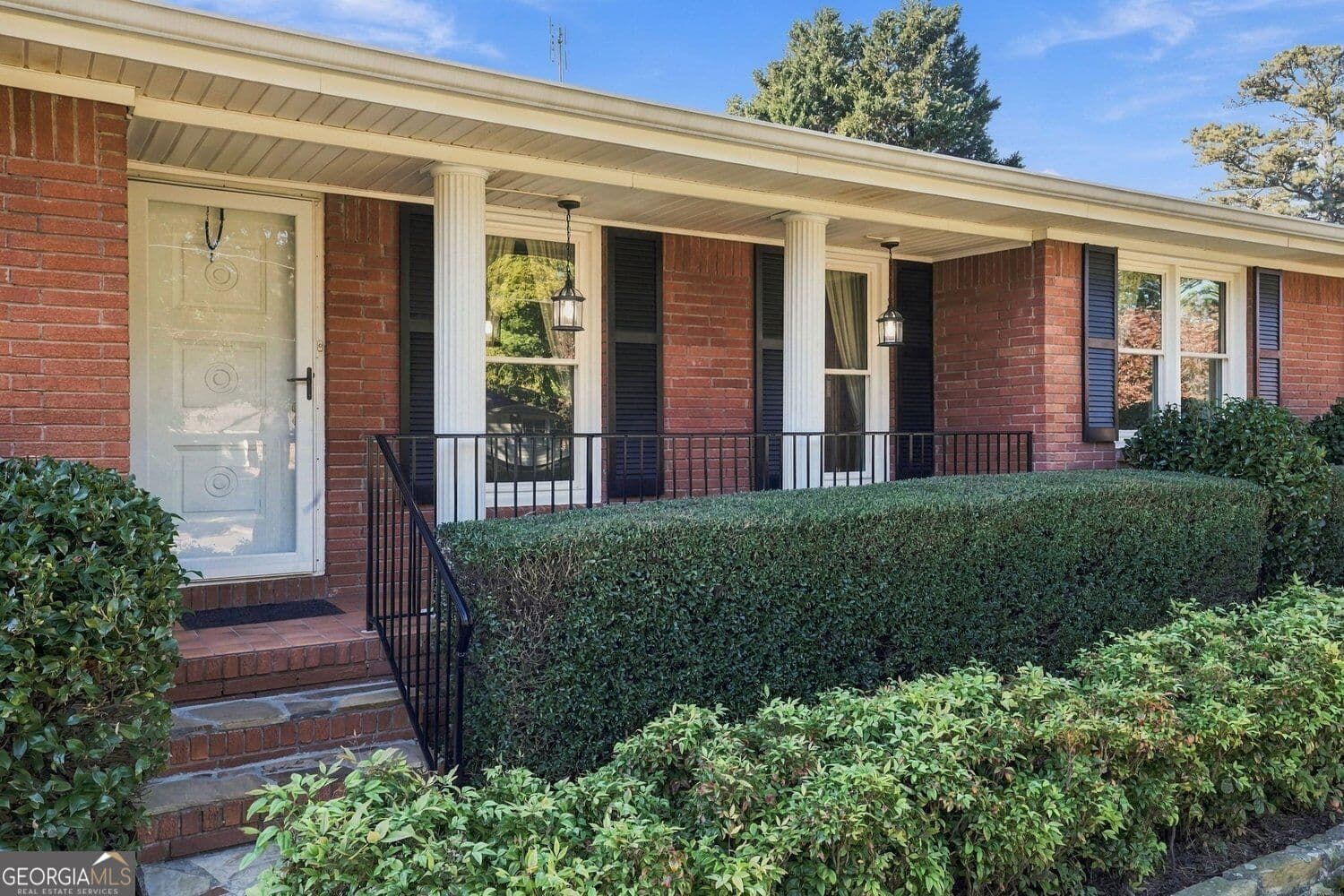 3 bedroom, 2 bathroom, 2,500 sq ft single family residence for sale at 1870 Sierra Drive, Marietta, GA 30062