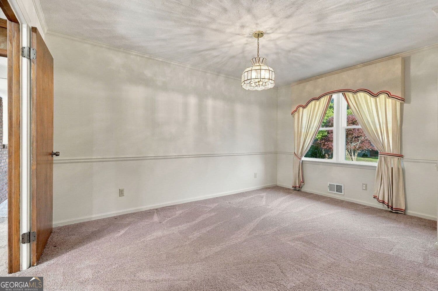 3 bedroom, 2 bathroom, 2,500 sq ft single family residence for sale at 1870 Sierra Drive, Marietta, GA 30062 — photo 9