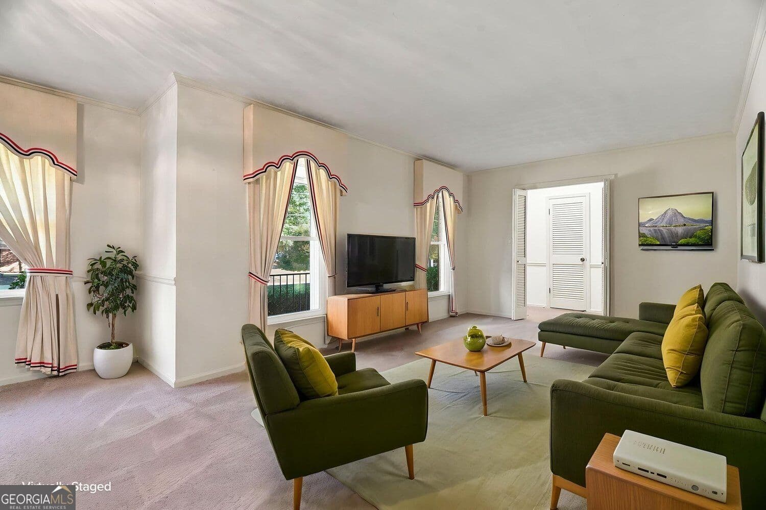 3 bedroom, 2 bathroom, 2,500 sq ft single family residence for sale at 1870 Sierra Drive, Marietta, GA 30062 — photo 8