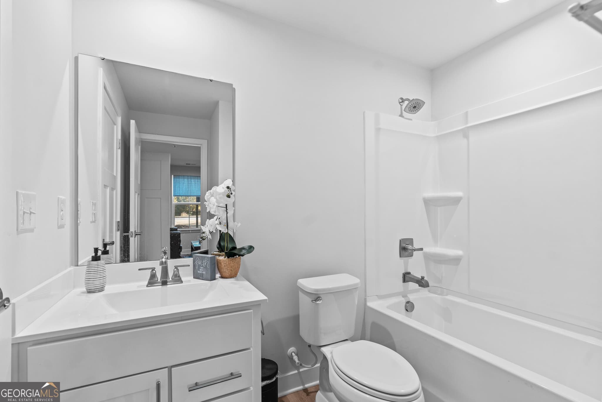 4 bedroom, 3.5 bathroom, 2,135 sq ft townhouse for sale at 205 Climbing Ivy Circle, Fayetteville, GA 30214 — photo 5