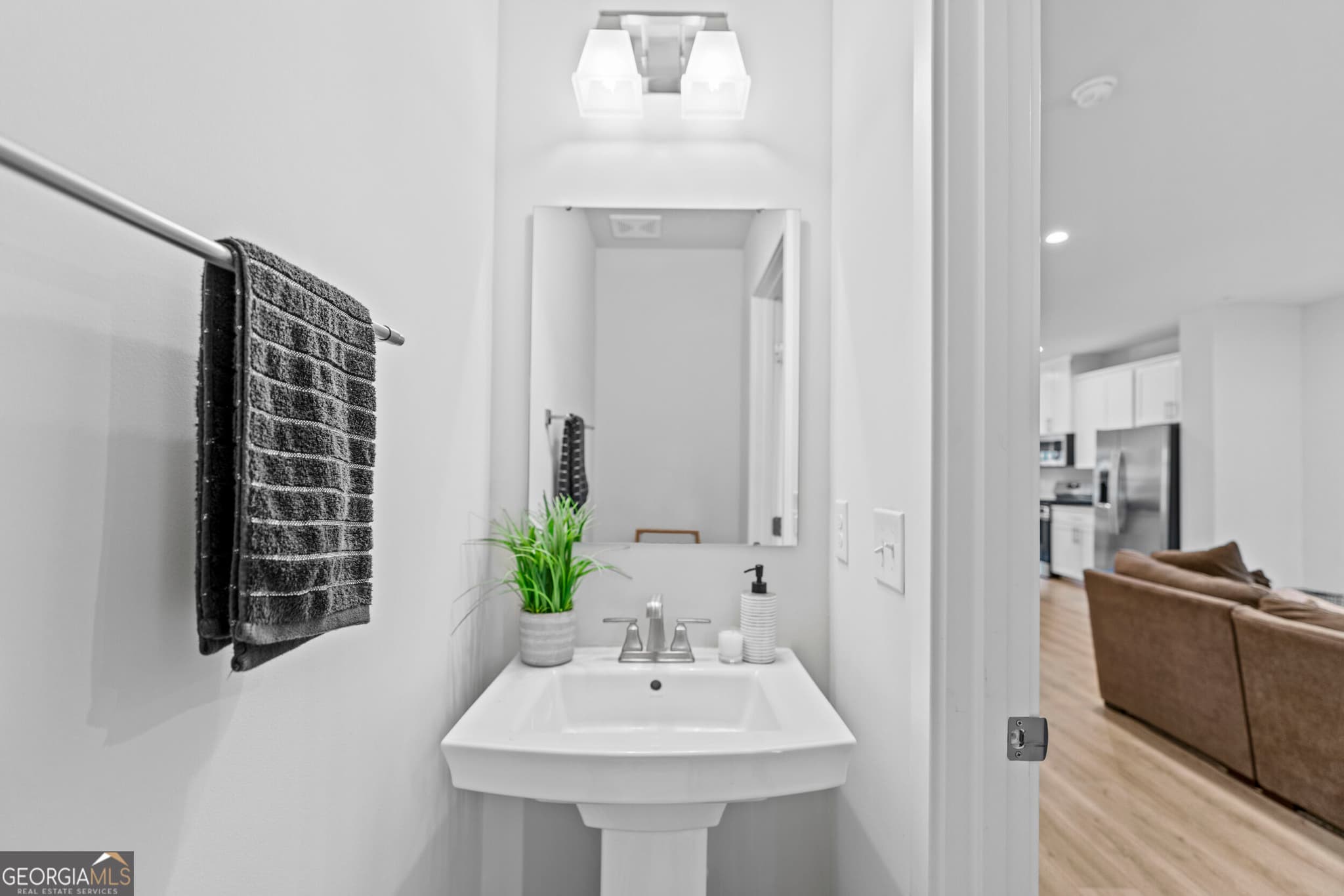 4 bedroom, 3.5 bathroom, 2,135 sq ft townhouse for sale at 205 Climbing Ivy Circle, Fayetteville, GA 30214 — photo 10