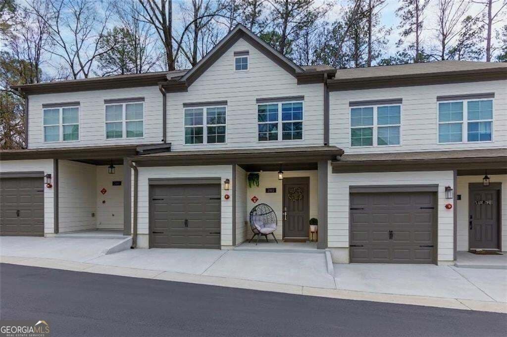 3 bedroom, 2.5 bathroom, 1,546 sq ft townhouse for sale at 2913 Ilir Manor, Atlanta, GA 30318 — photo 3