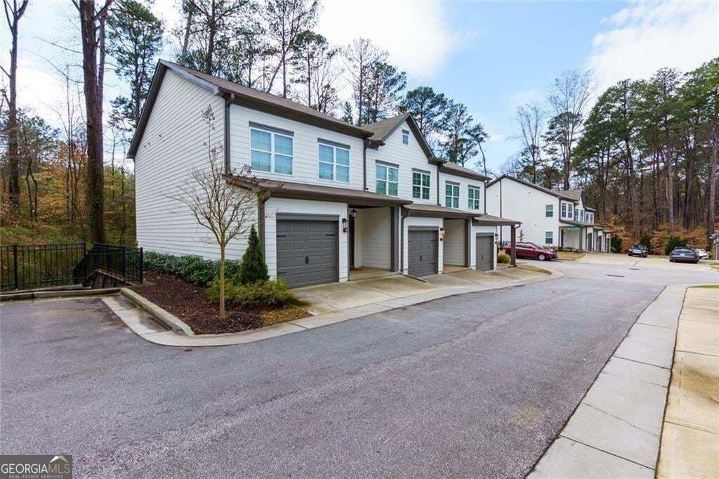 3 bedroom, 2.5 bathroom, 1,546 sq ft townhouse for sale at 2913 Ilir Manor, Atlanta, GA 30318 — photo 1 of 31