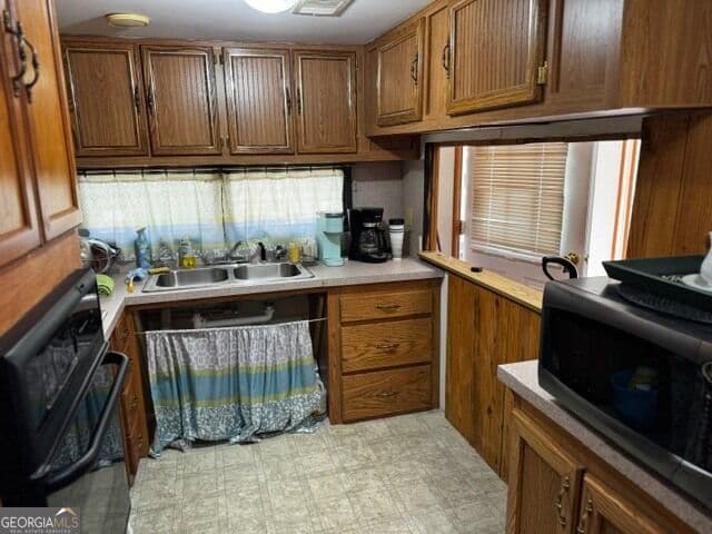 2 bedroom, 2 bathroom, 723 sq ft cabin,manufactured home,single family residence for sale at 18 Candy Land Drive, Cleveland, GA 30528 — photo 9