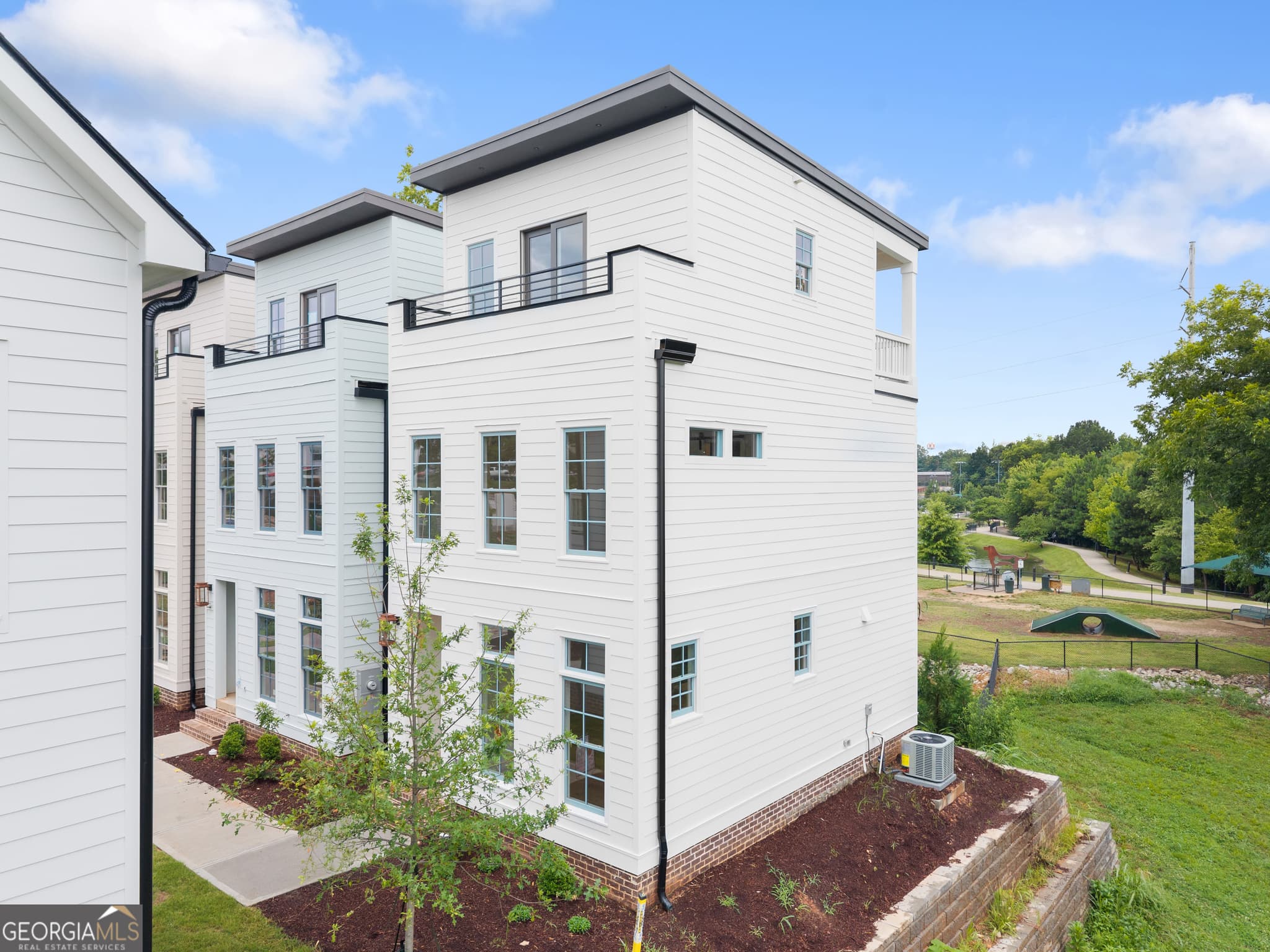 2 bedroom, 2.5 bathroom, 1,150 sq ft condominium for sale at 774 Trail View Court, Gainesville, GA 30501 — photo 3