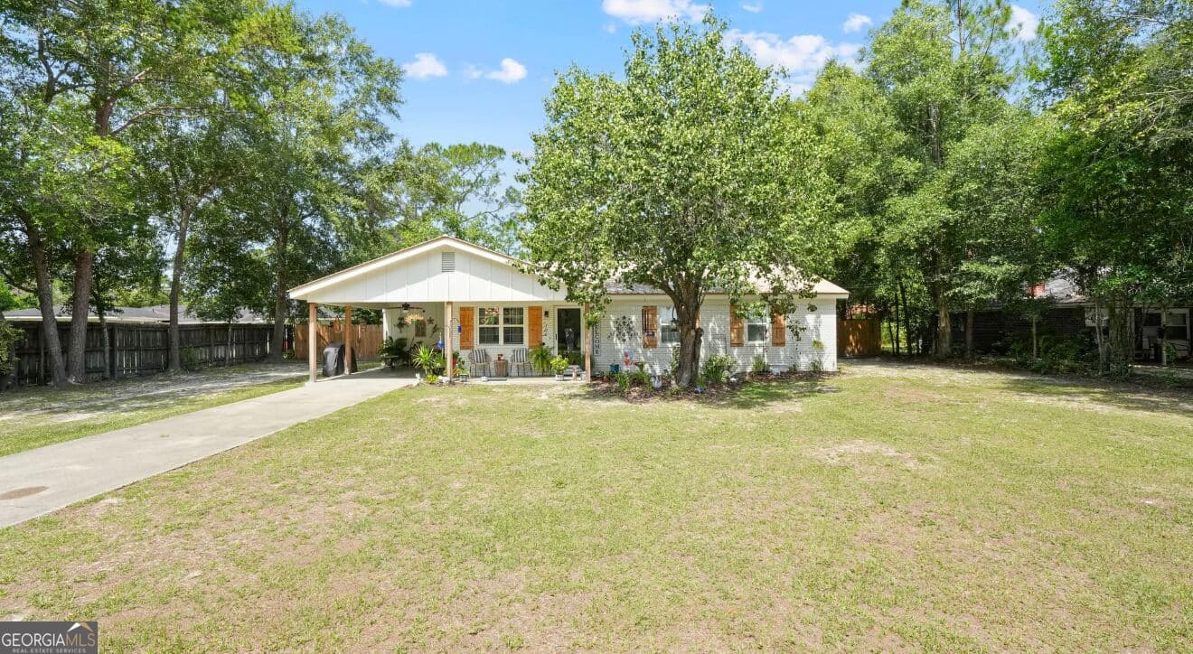 3 bedroom, 2 bathroom single family residence for sale at 706 Oak Villa Drive, Jesup, GA 31546