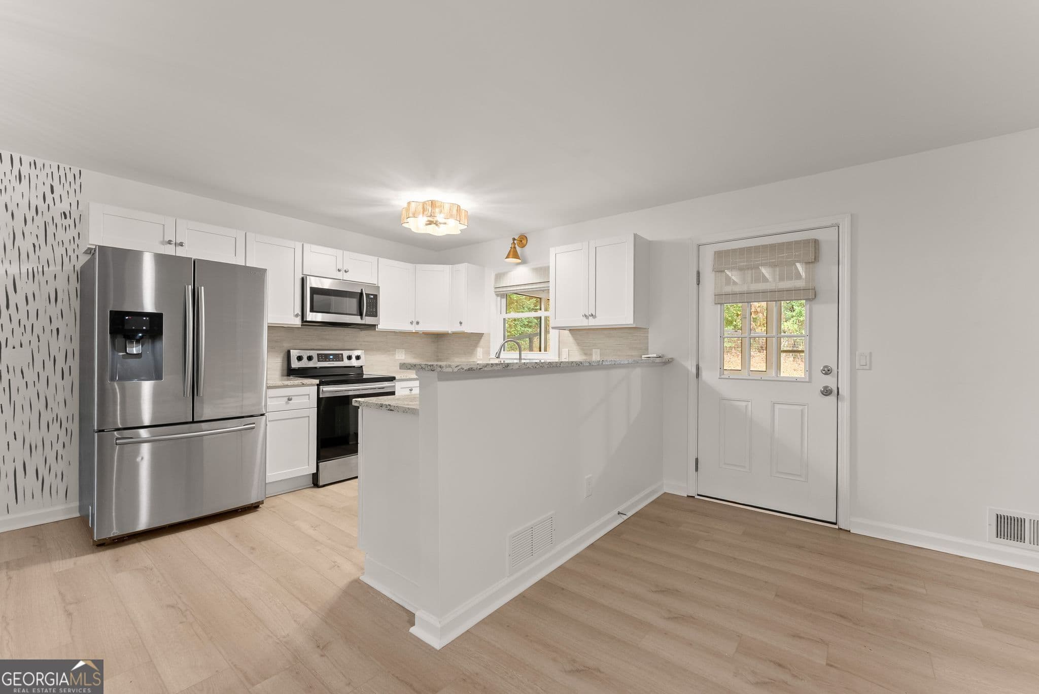3 bedroom, 2 bathroom, 1,657 sq ft single family residence for sale at 6804 Union Hill Road, Canton, GA 30115 — photo 2