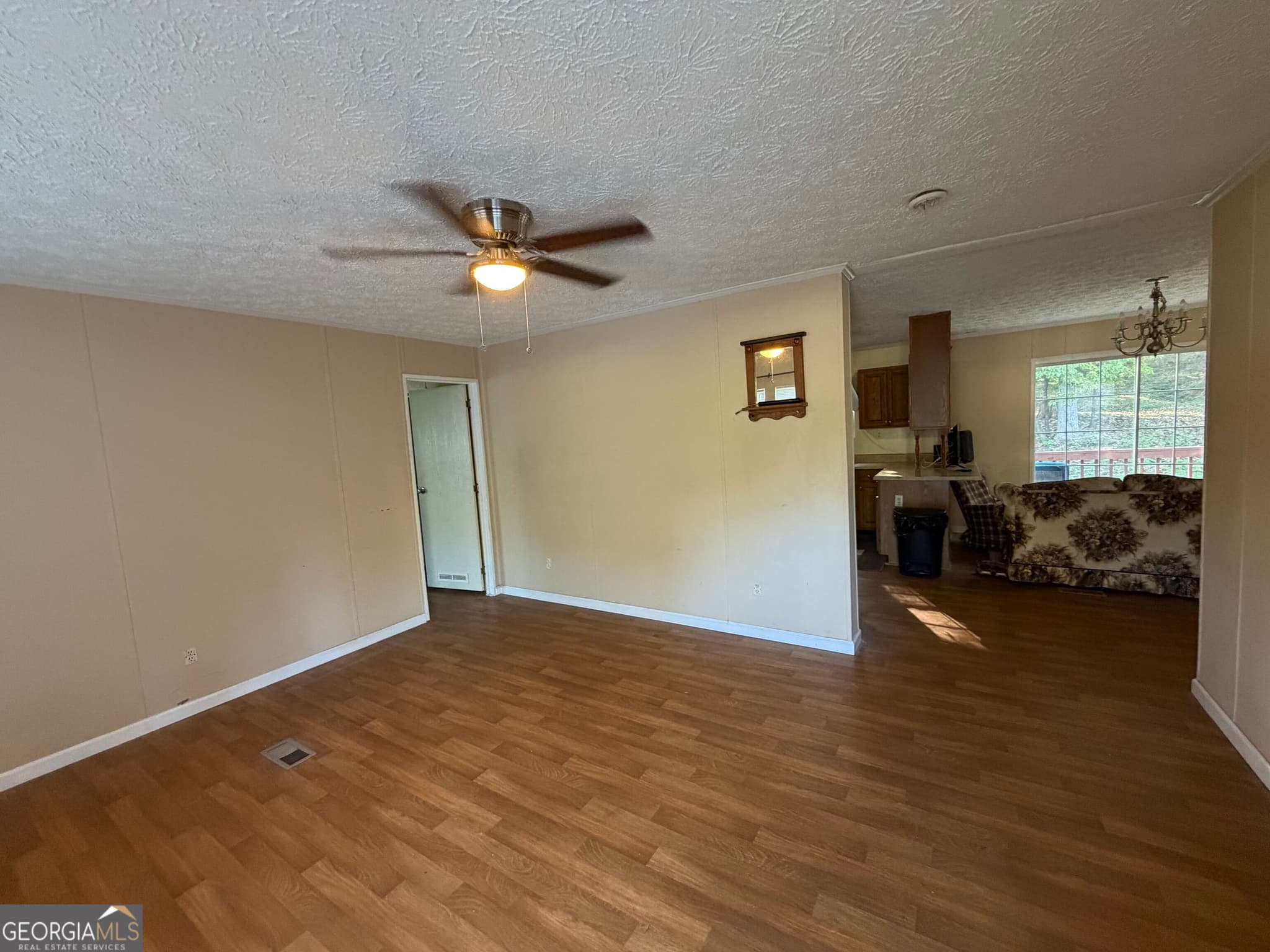 5 bedroom, 3 bathroom, 2,016 sq ft manufactured home,single family residence for sale at 206 Benifield Drive, Lavonia, GA 30553 — photo 3