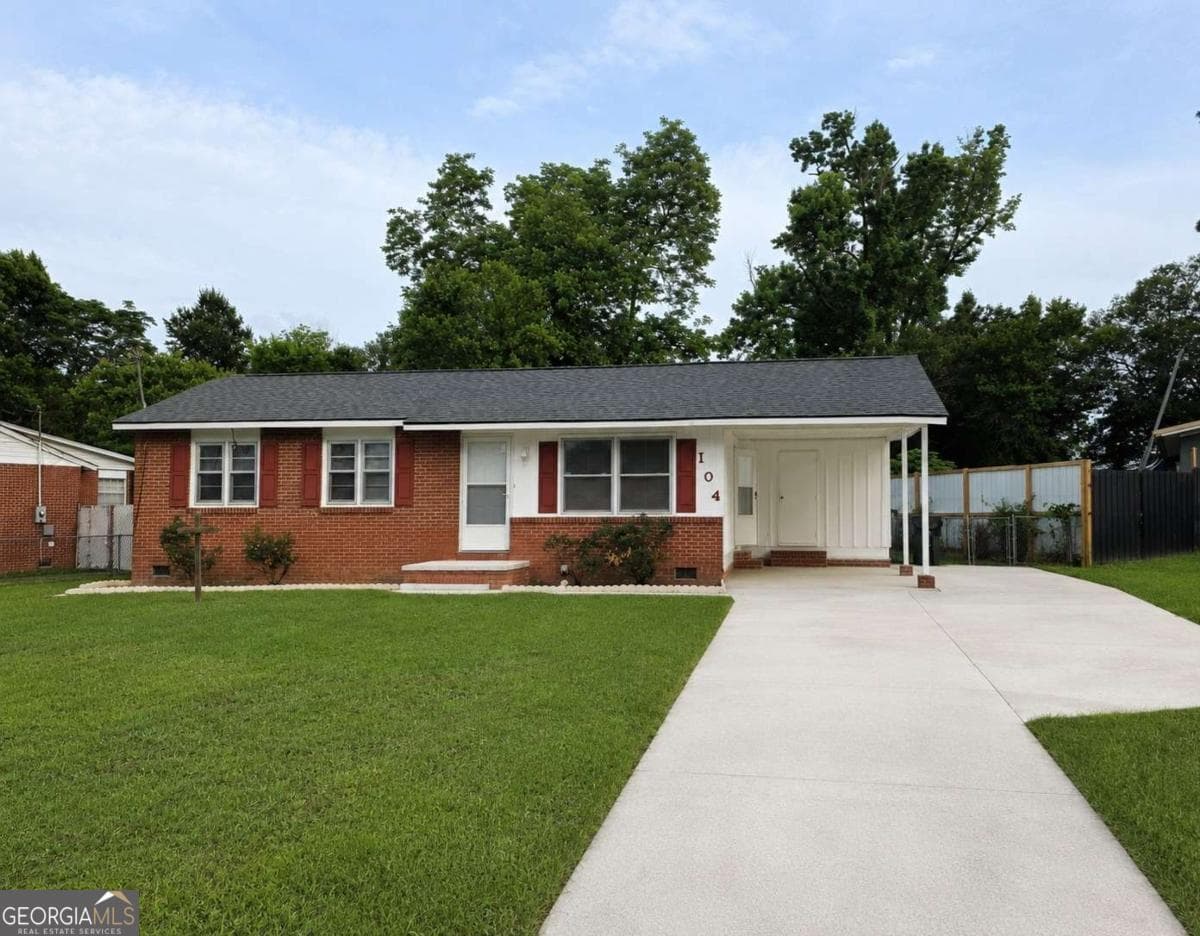 3 bedroom, 1 bathroom, 950 sq ft single family residence sold at 104 Delaware Avenue, Warner Robins, GA 31093